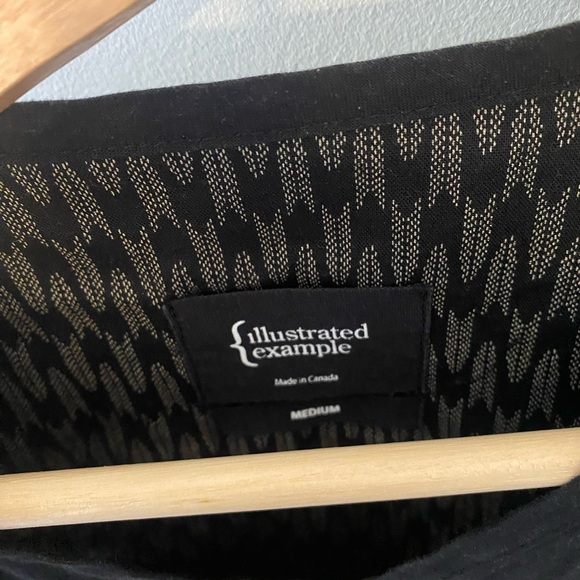 Illustrated Example button up - Picture 3 of 4